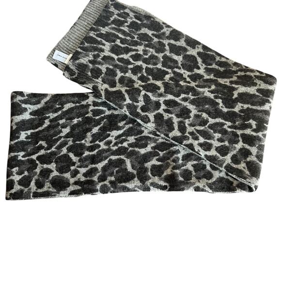 J. Crew Cashemere Blend Leopard Knit Scarf - Picture 1 of 10